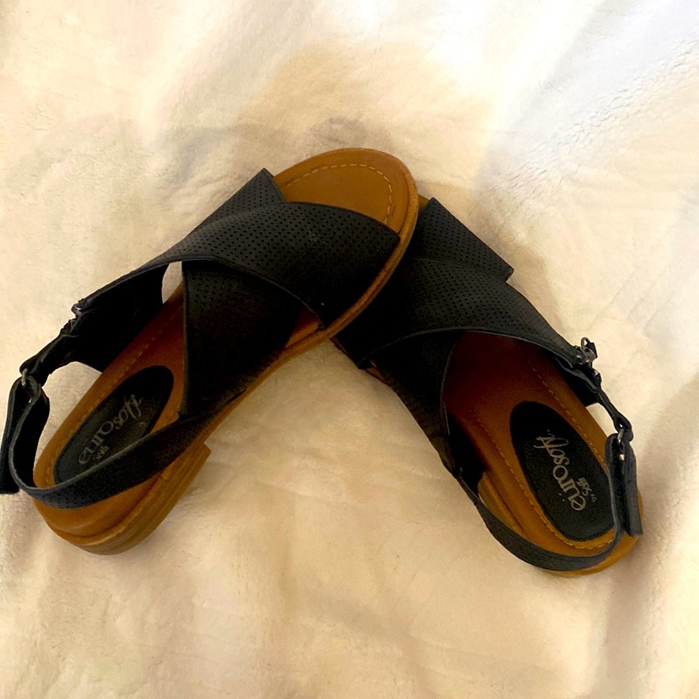 Women’s black leather sandals size 6